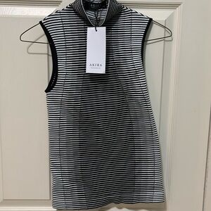 NWT sleeveless stretchy AKIRA top size L/XL